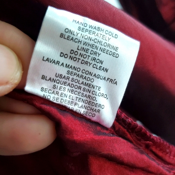 Agora Taffeta Accordian-Pleat Blouse. Metallic/Iridescent Burgundy. PL - Picture 8 of 13